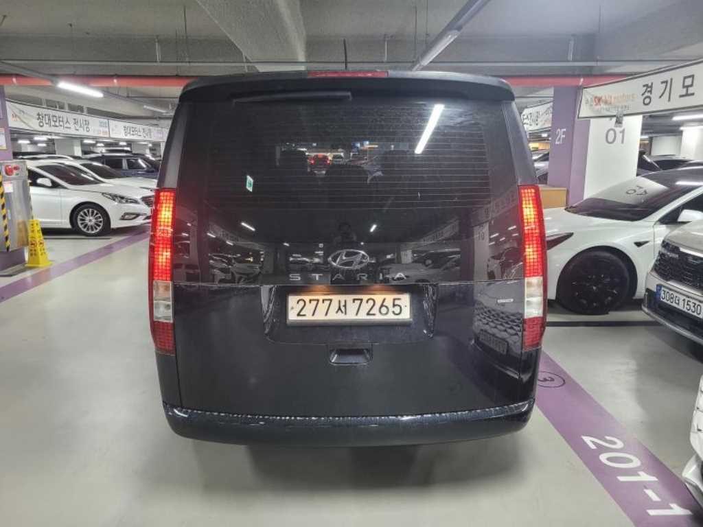 HYUNDAI Staria - Vista 4
