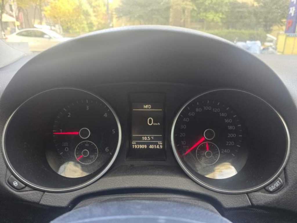 Volkswagen Golf - Vista 4