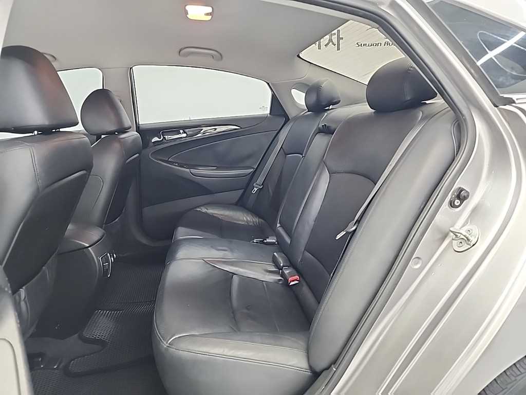 HYUNDAI Sonata - Vista 12