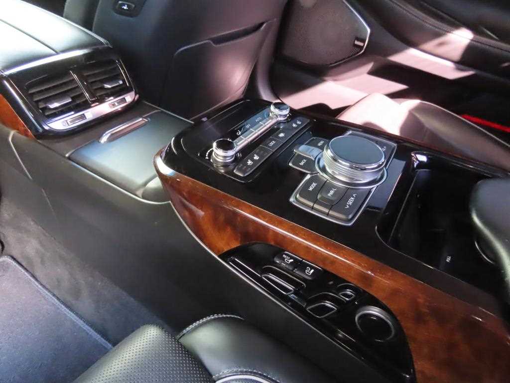 Genesis EQ900 - Vista 8