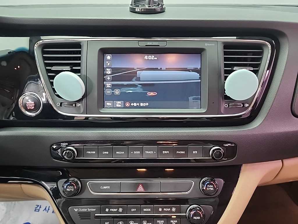 KIA Carnival - Vista 10