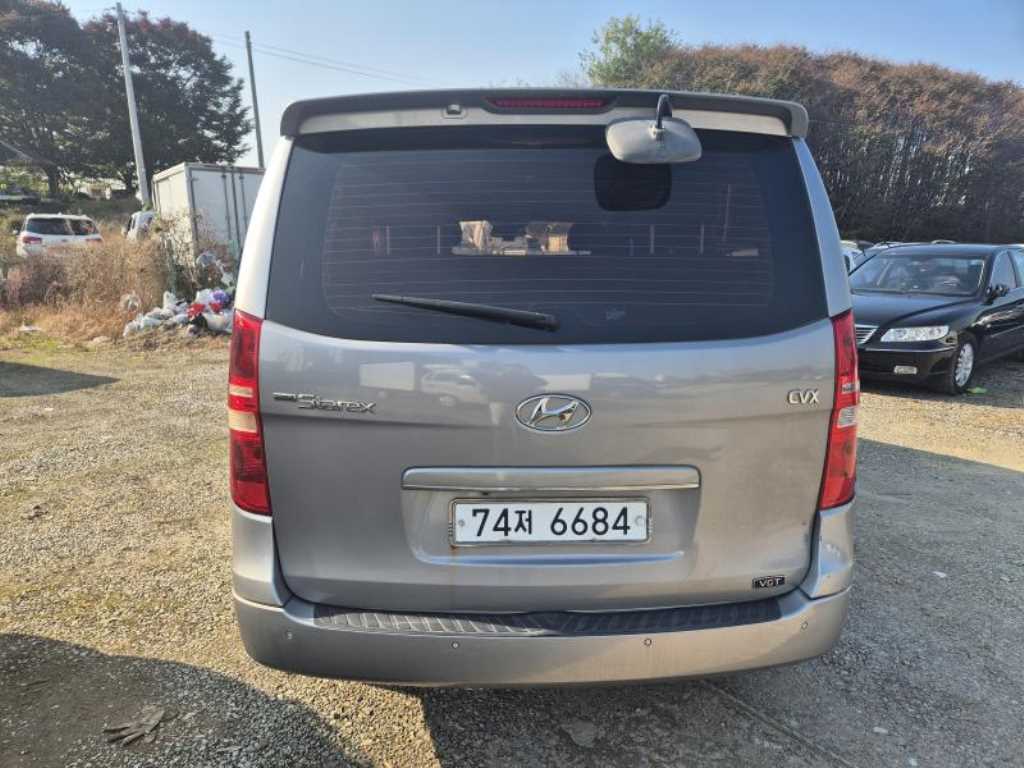 HYUNDAI Starex - Vista 4