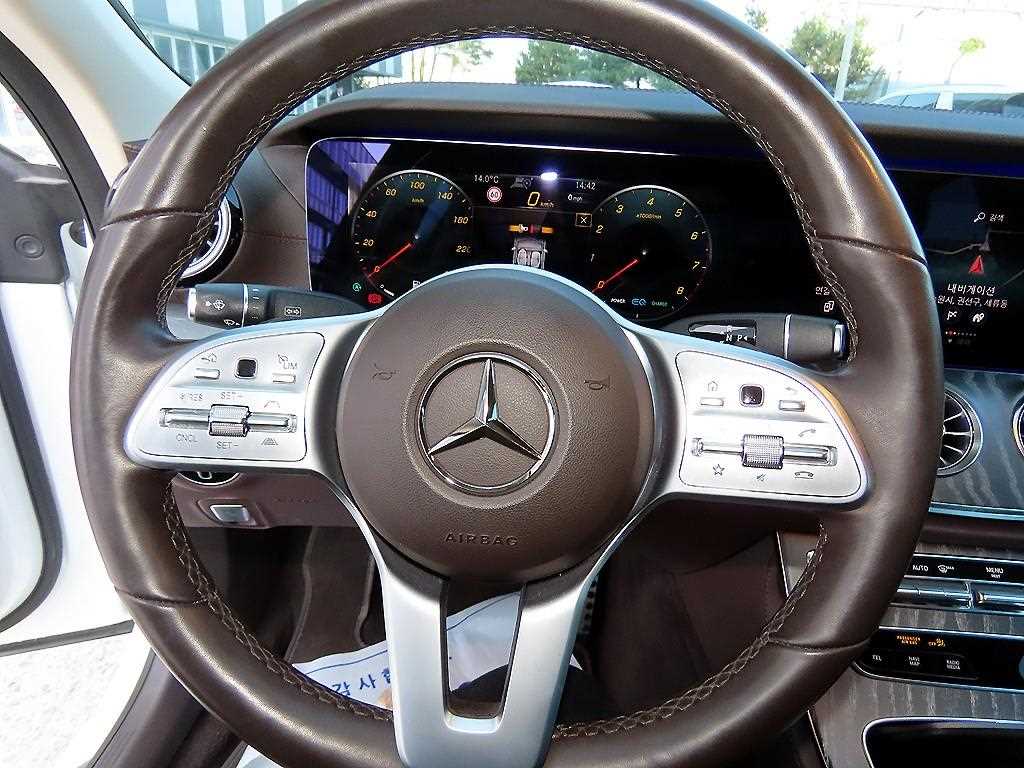 Mercedes Benz CLS Class - Vista 8