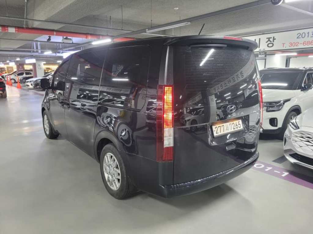 HYUNDAI Staria - Vista 3