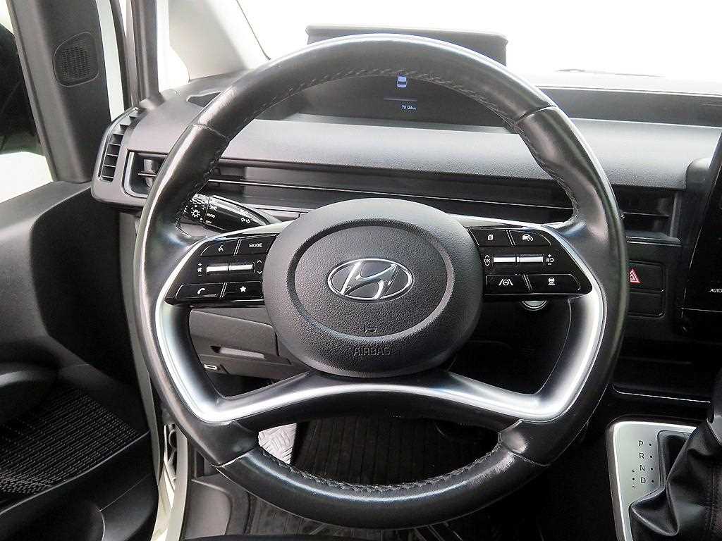 HYUNDAI Staria - Vista 11