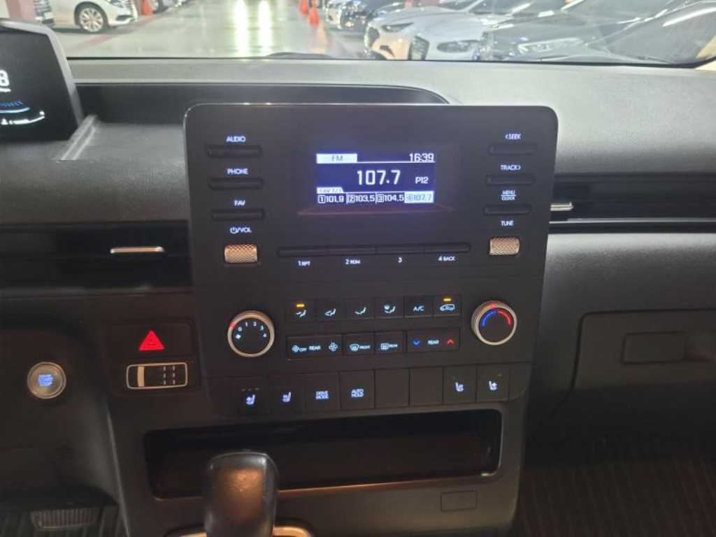 HYUNDAI Staria - Vista 8