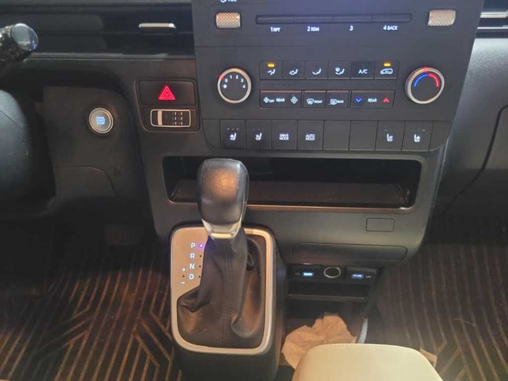 HYUNDAI Staria - Vista 9