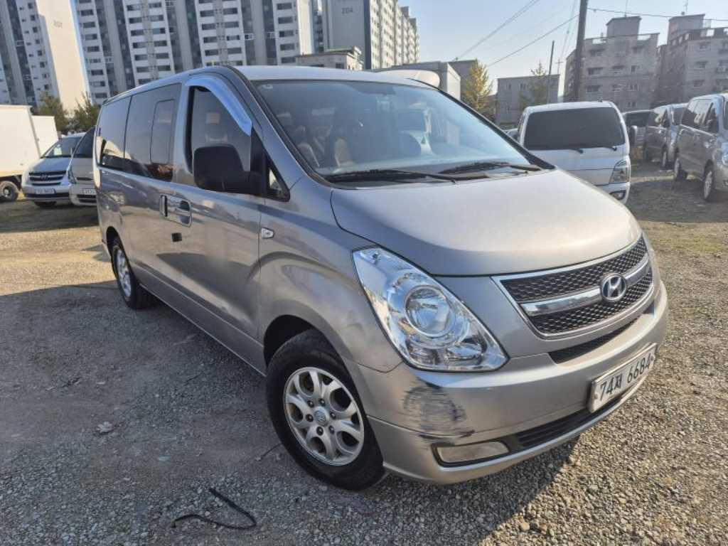 HYUNDAI Starex - Vista 7