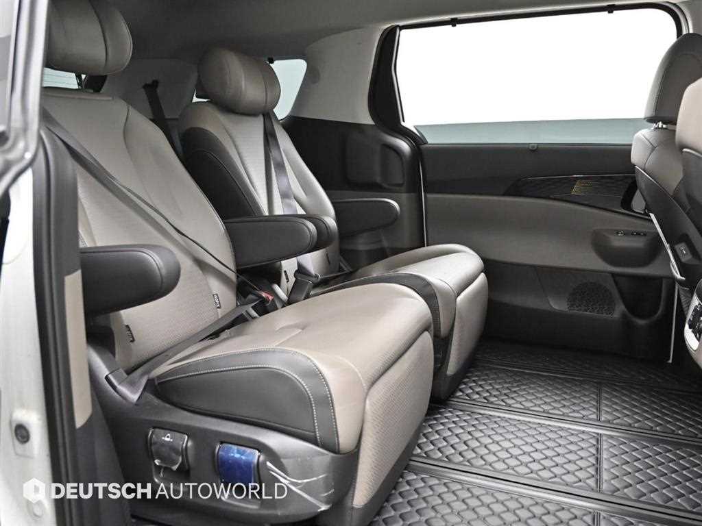 KIA Carnival - Vista 11