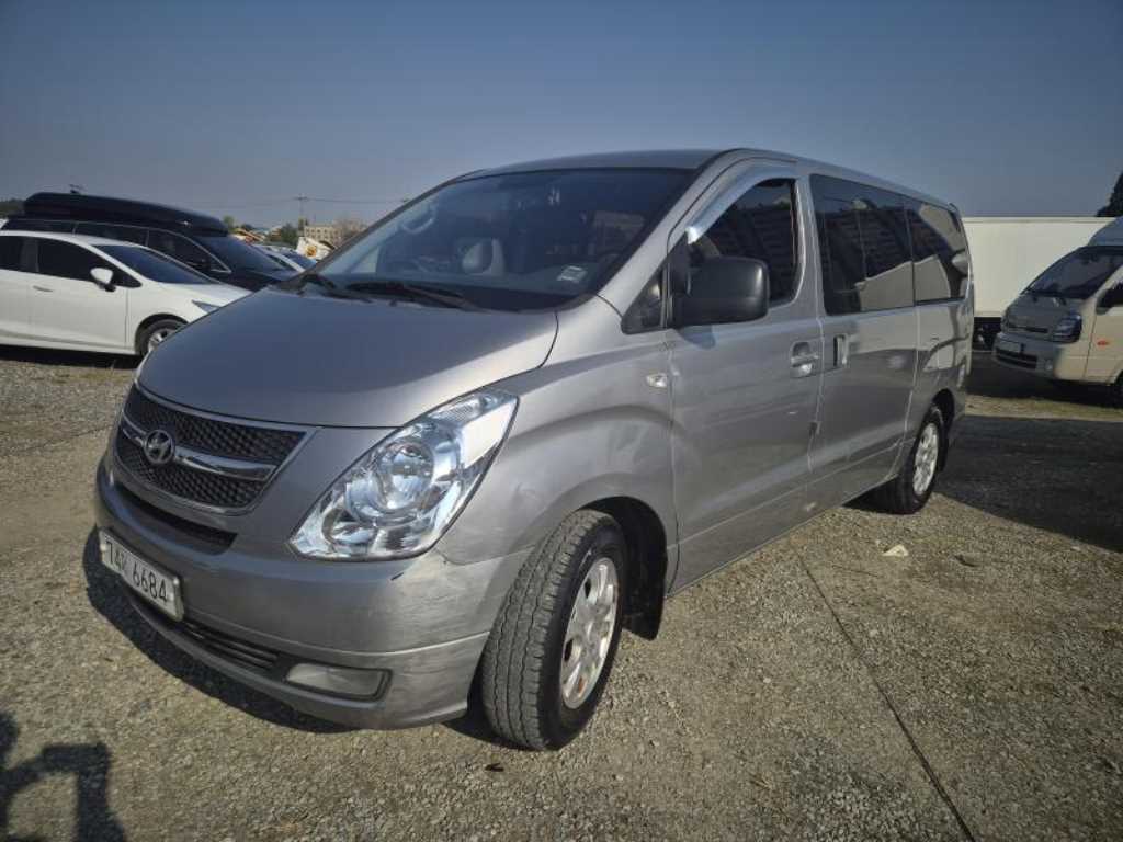 HYUNDAI Starex - Vista 2