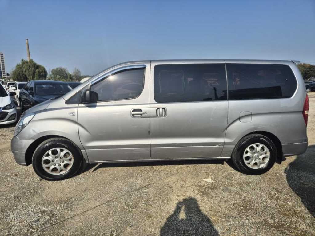 HYUNDAI Starex - Vista 3