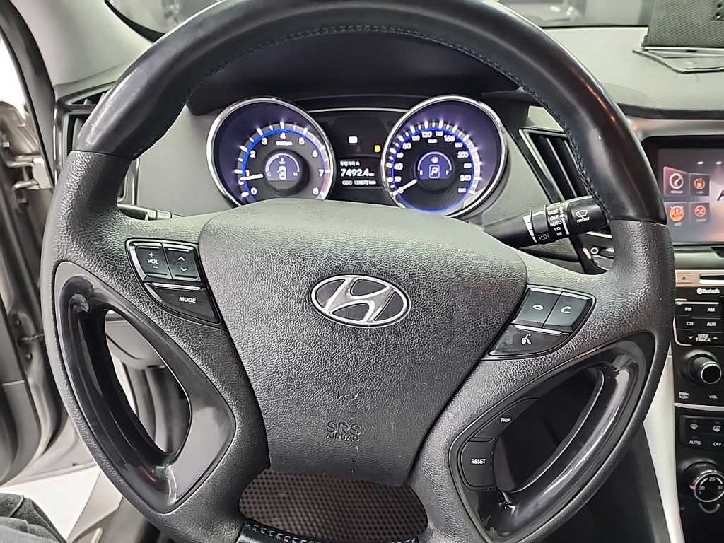 HYUNDAI Sonata - Vista 9