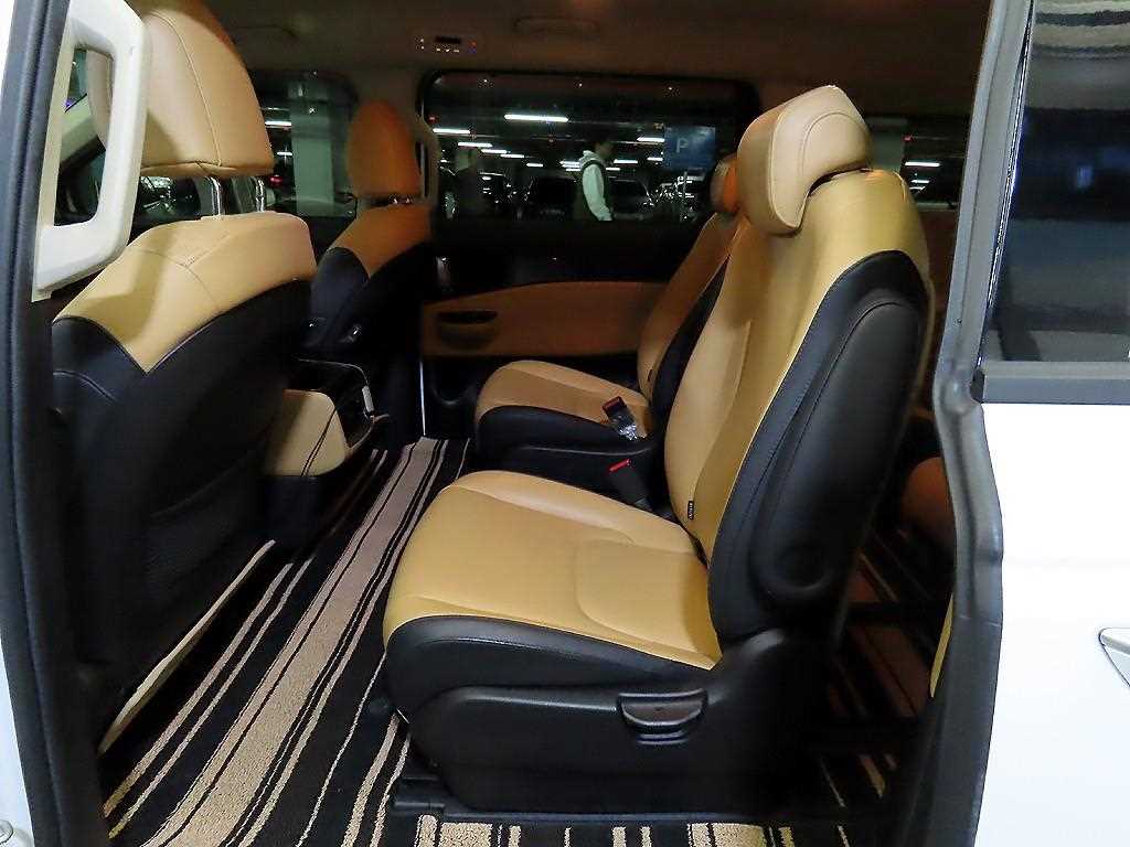 KIA Carnival - Vista 7