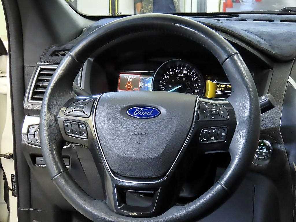 Ford Explorer - Vista 8