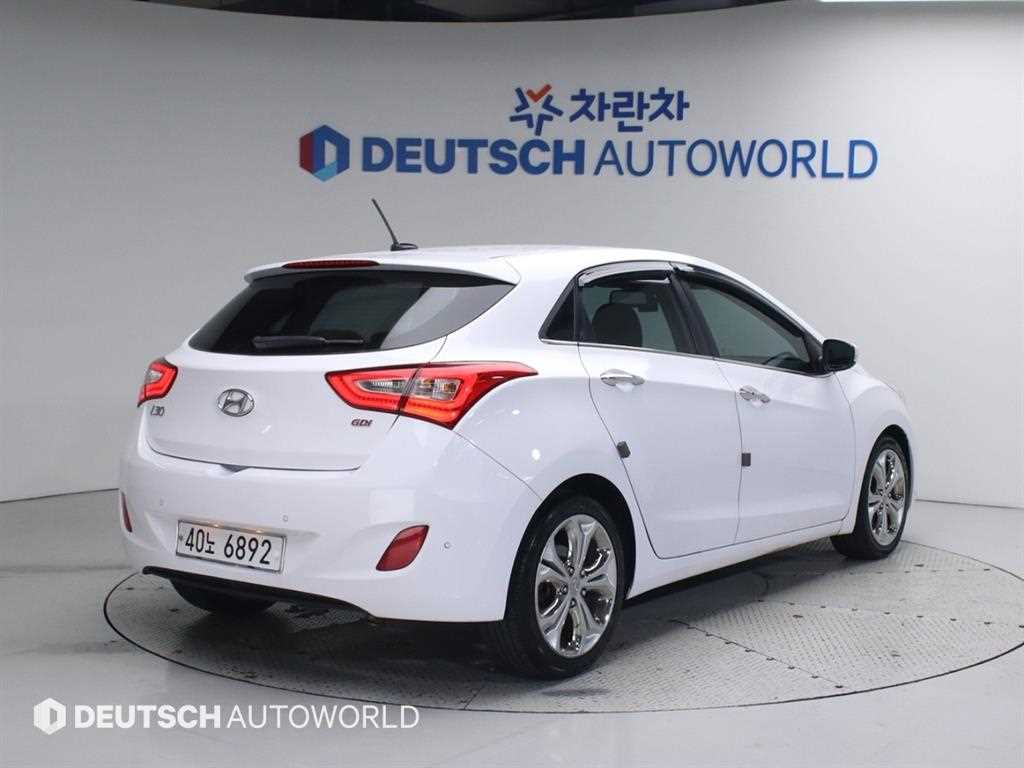 HYUNDAI i30 - Vista 3