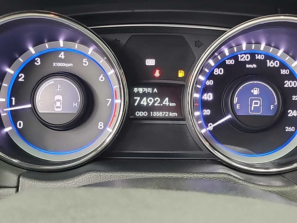 HYUNDAI Sonata - Vista 6