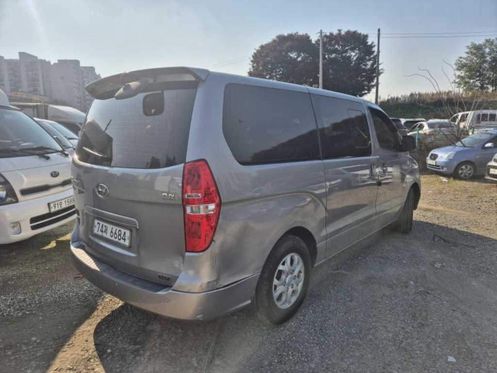 HYUNDAI Starex - Vista 5