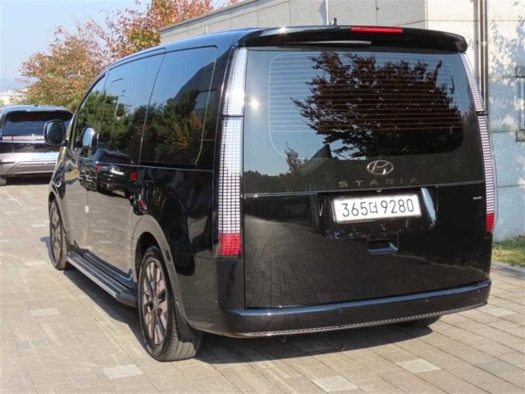 HYUNDAI Staria - Vista 4