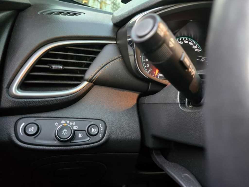 Chevrolet Trax 2019 Gris - Importación desde Corea - HF Imports Iquique - Foto 17