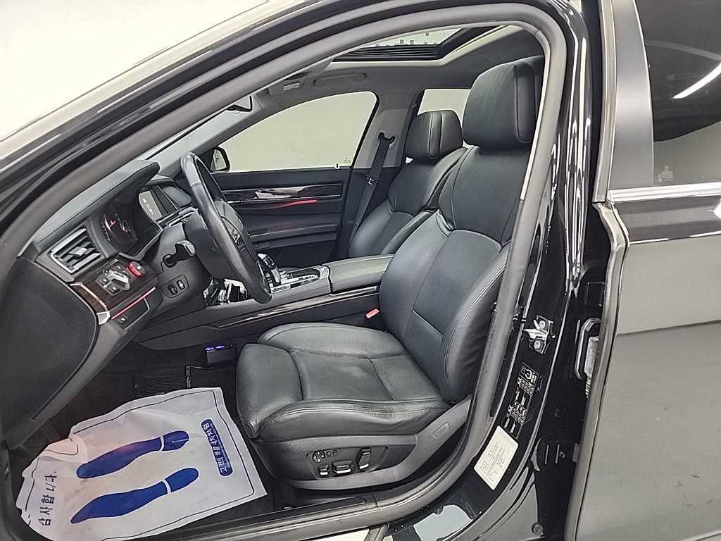 BMW 7 Series - Vista 9