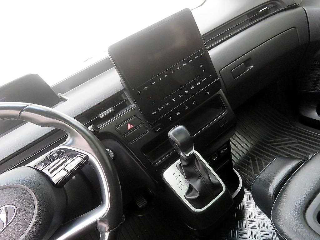 HYUNDAI Staria - Vista 12