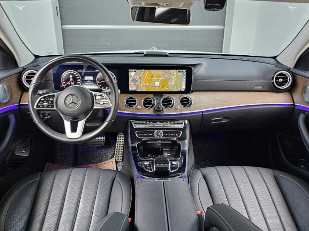 Mercedes Benz E class - Vista 7