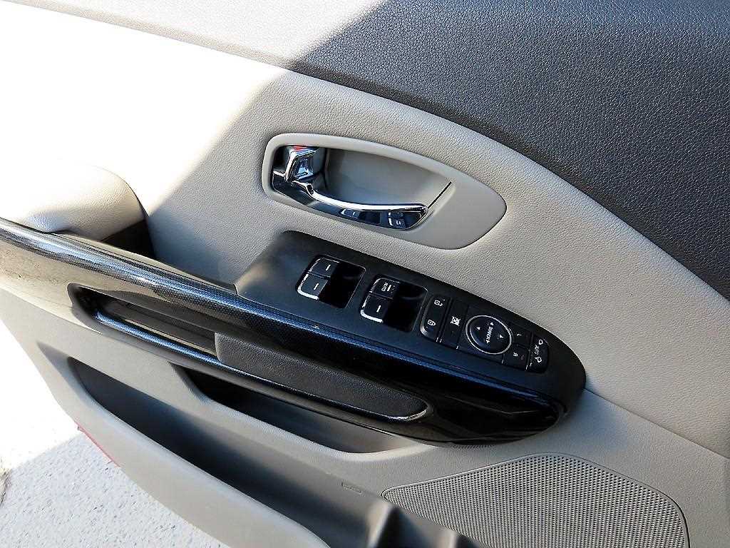 KIA Carnival - Vista 12