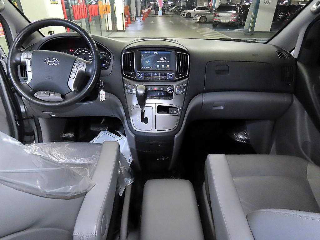 HYUNDAI Starex - Vista 10