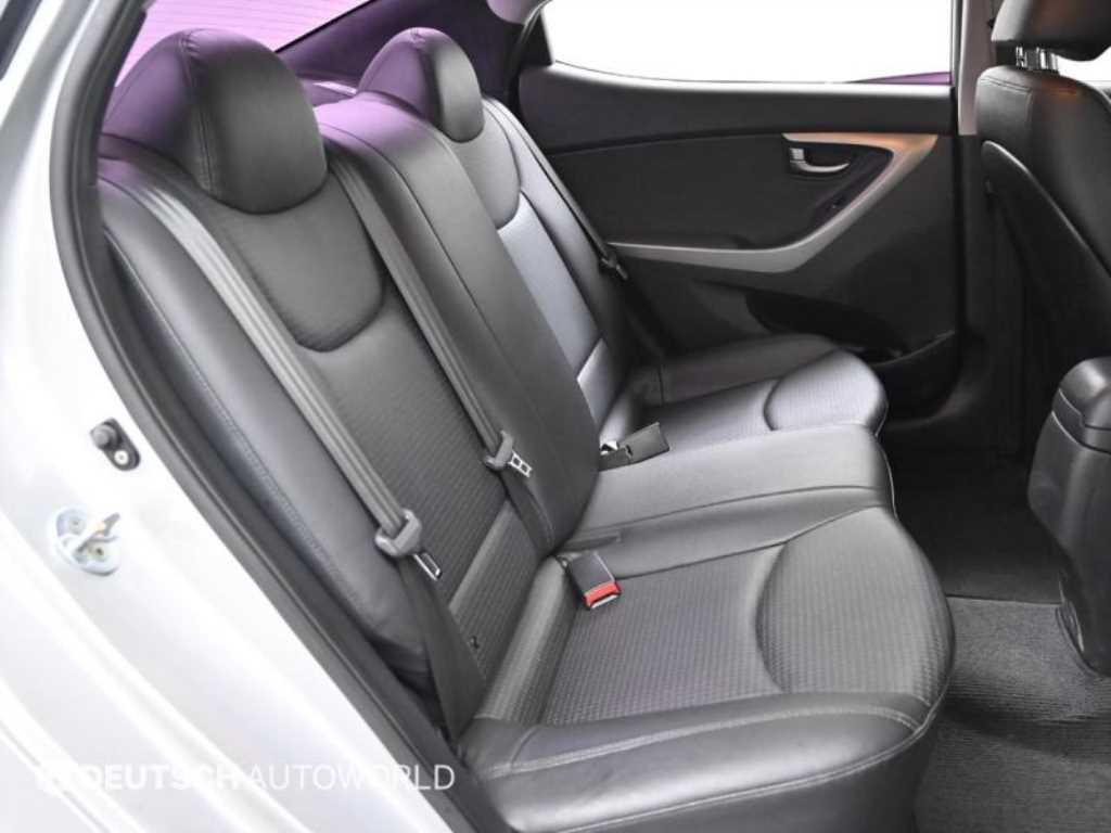 HYUNDAI Avante - Vista 12