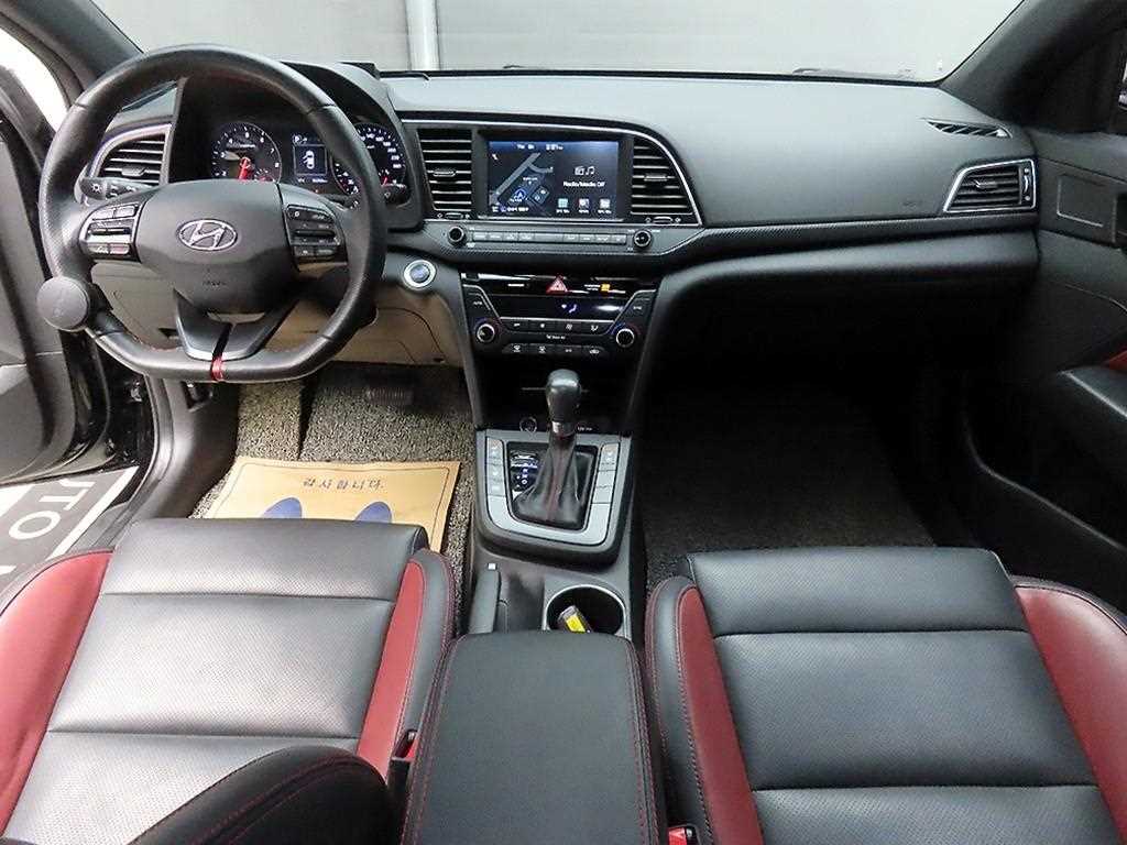 HYUNDAI Avante - Vista 7