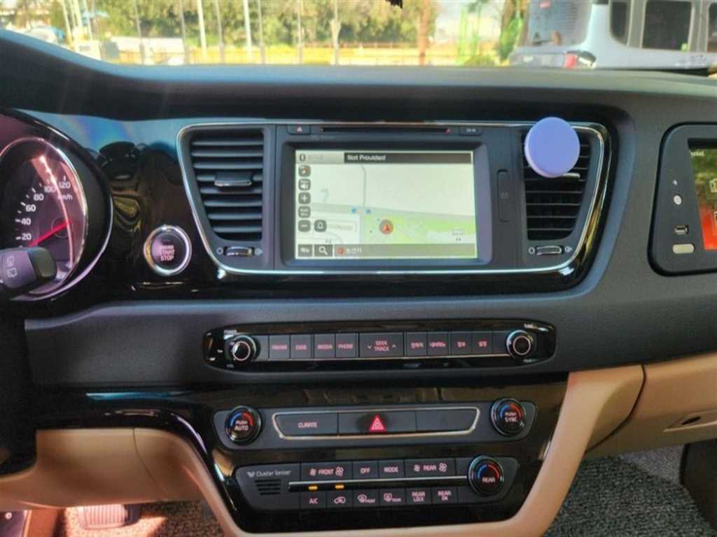 KIA Carnival - Vista 5