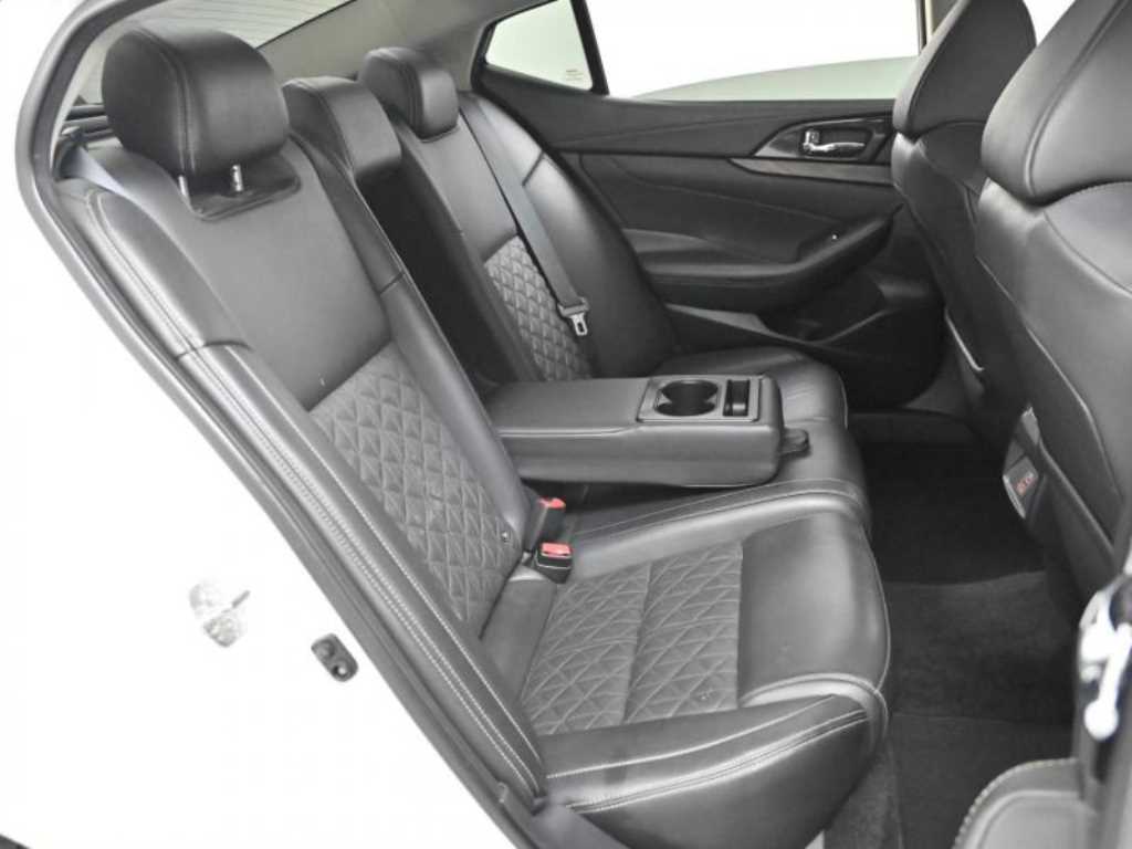 Nissan Maxima - Vista 12