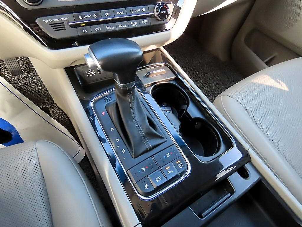 KIA Carnival - Vista 11