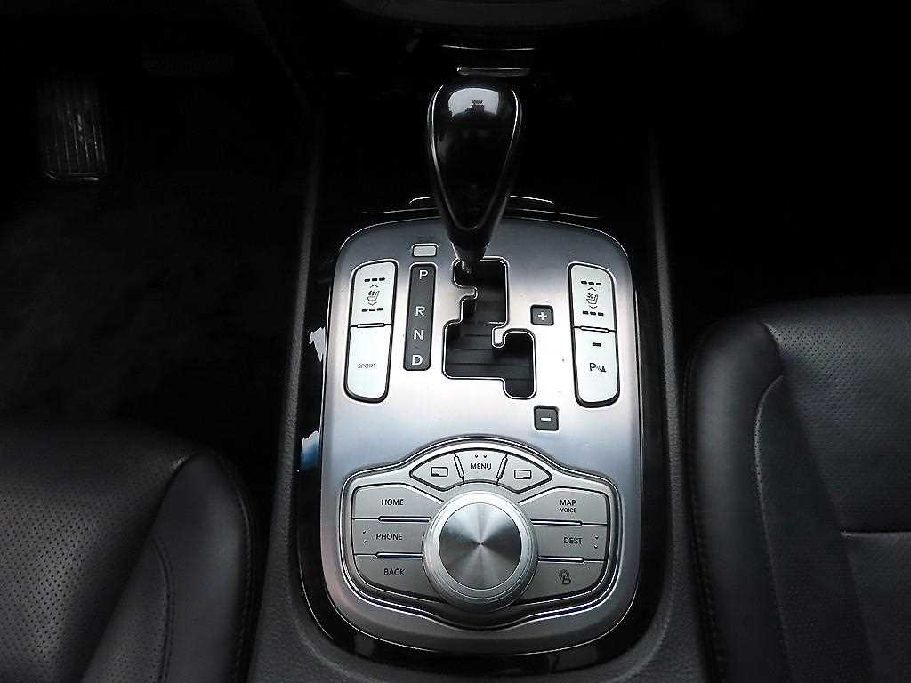 HYUNDAI Genesis - Vista 10