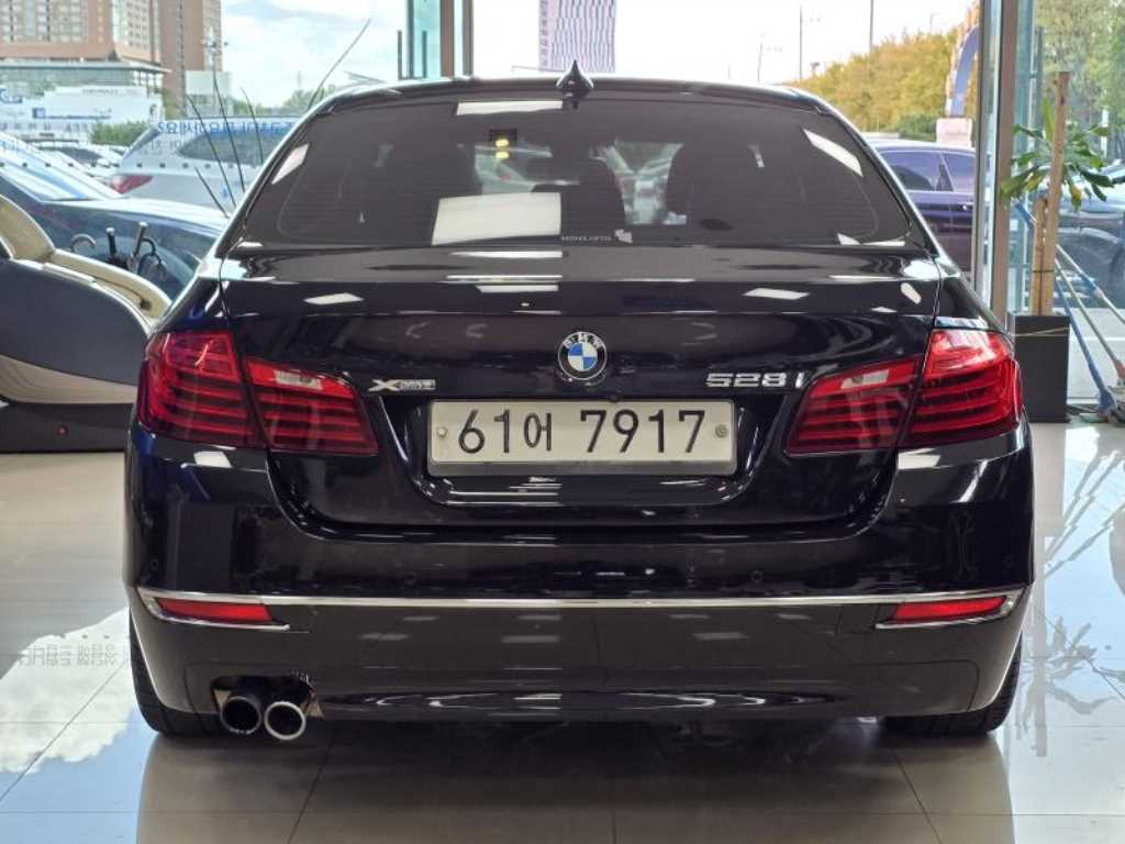 BMW 5 Series - Vista 4
