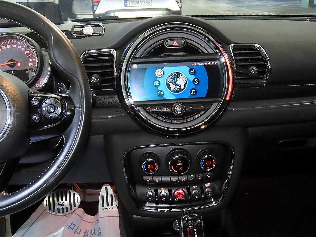 Mini Clubman - Vista 11