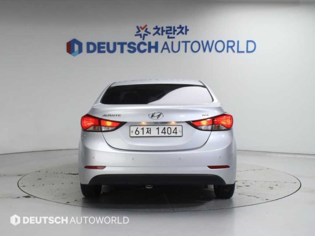 HYUNDAI Avante - Vista 4