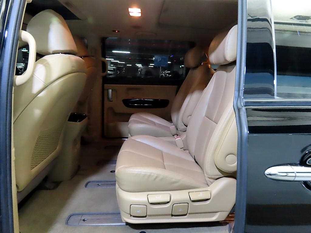 KIA Carnival - Vista 7