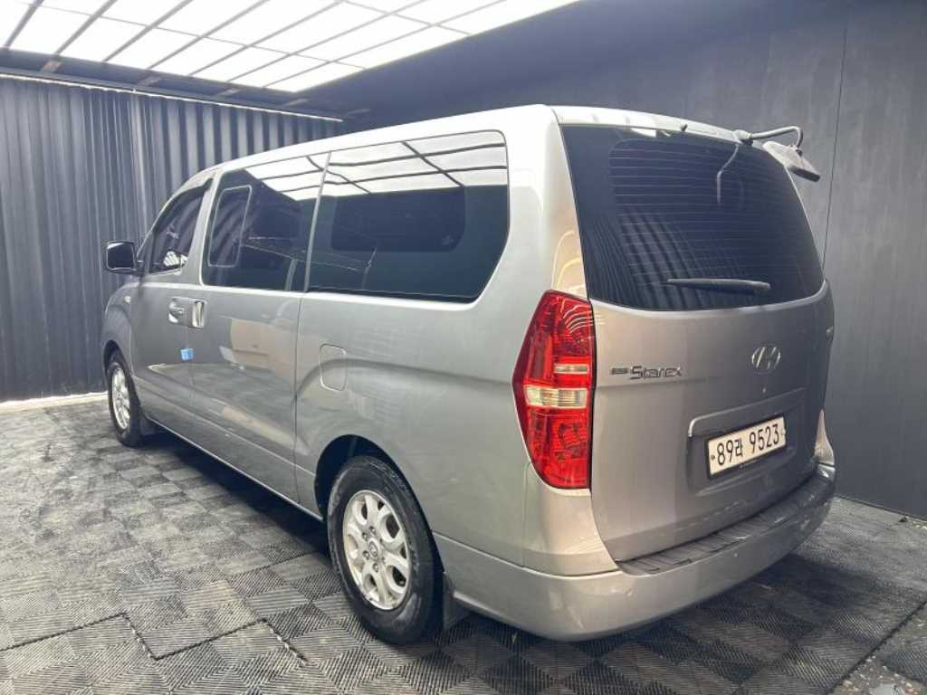 HYUNDAI Starex - Vista 4