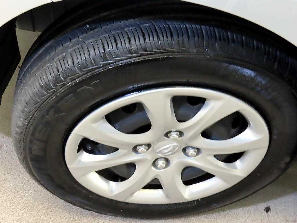 HYUNDAI Accent 2012 Gris - Importación desde Corea - HF Imports Iquique - Foto 16