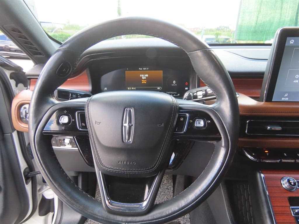 Lincoln Aviator - Vista 8