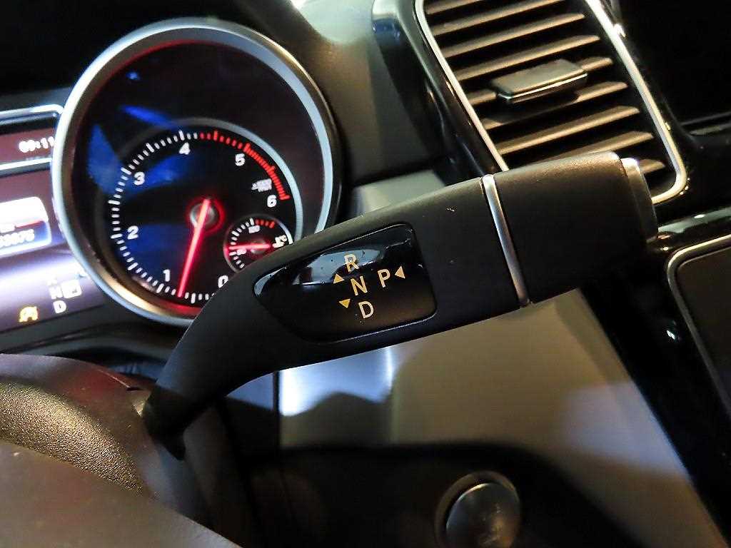 Mercedes Benz GLE Class - Vista 12