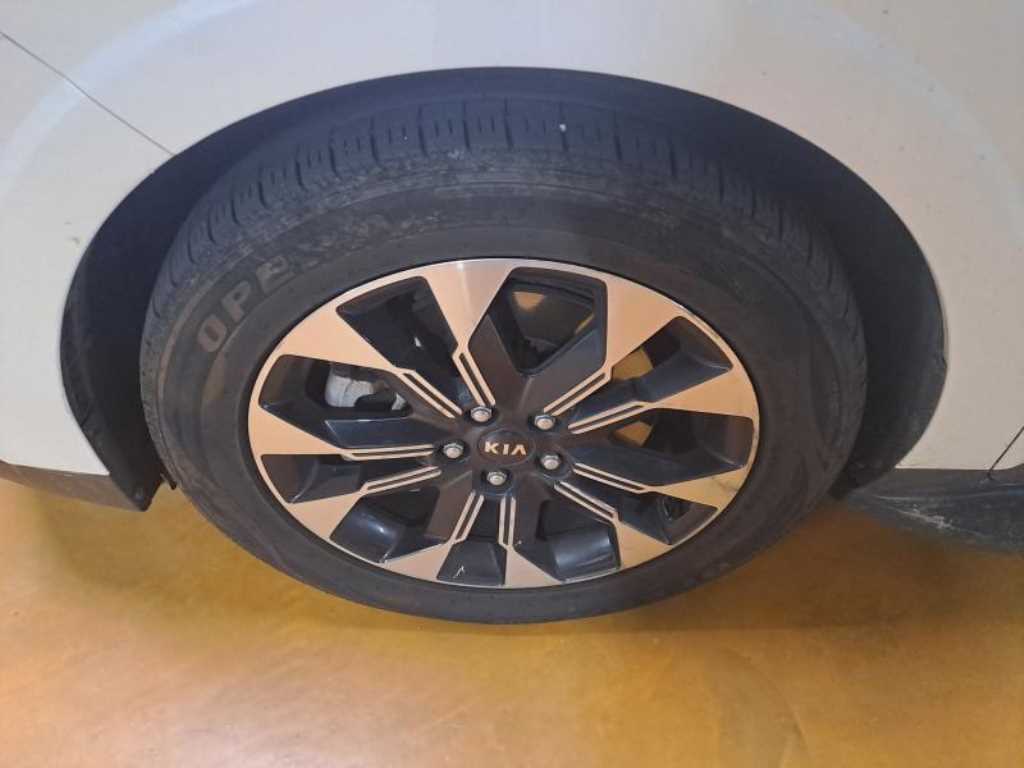 KIA Carnival - Vista 5