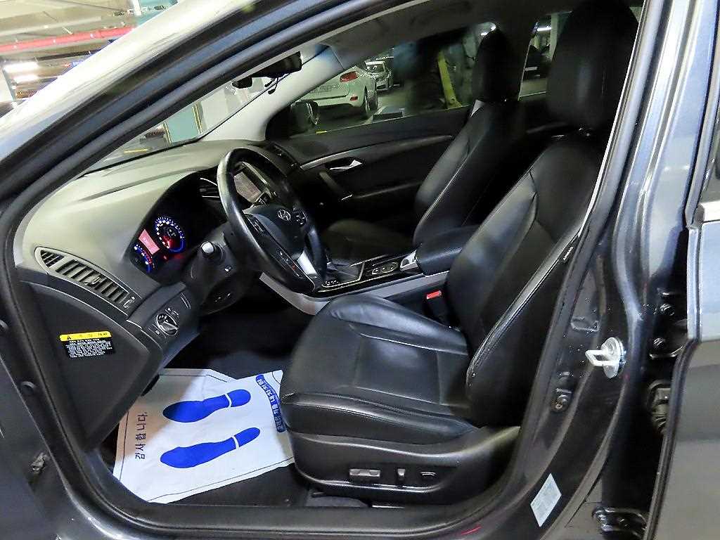 HYUNDAI i40 - Vista 6