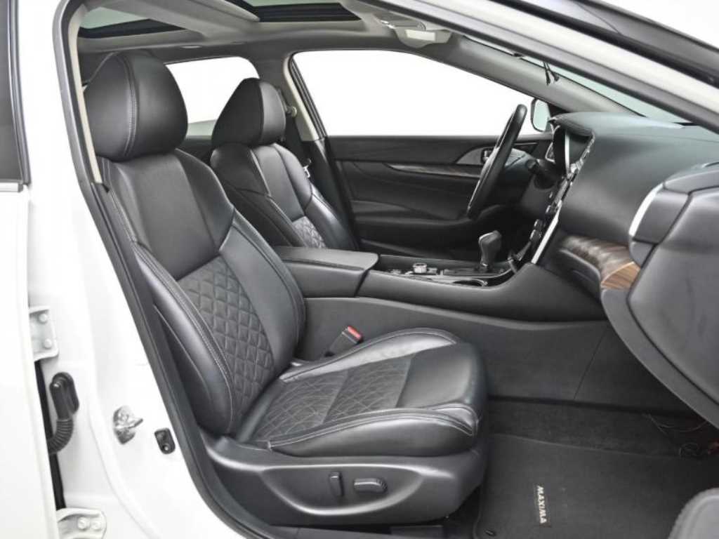 Nissan Maxima - Vista 10