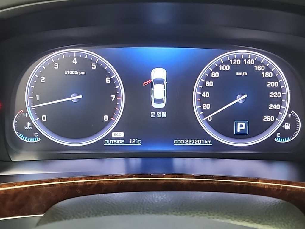 HYUNDAI Equus - Vista 6