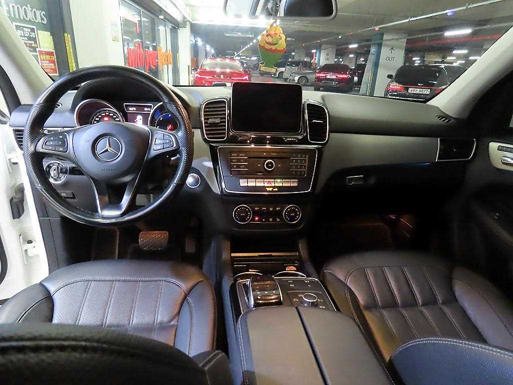 Mercedes Benz GLE Class - Vista 10