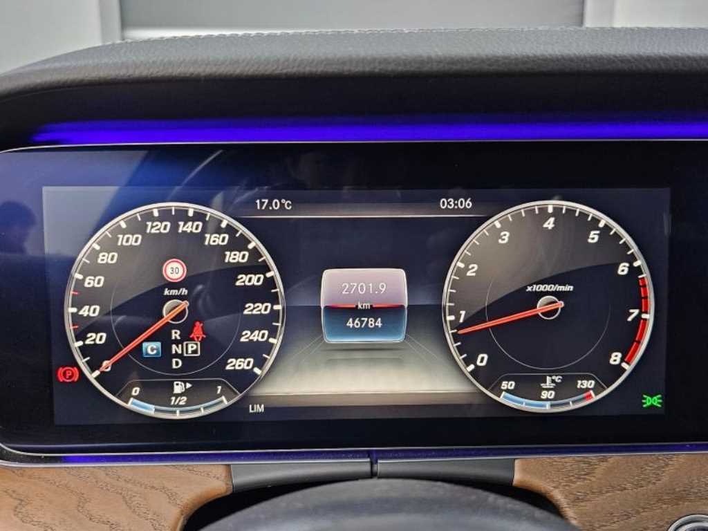 Mercedes Benz E class - Vista 8