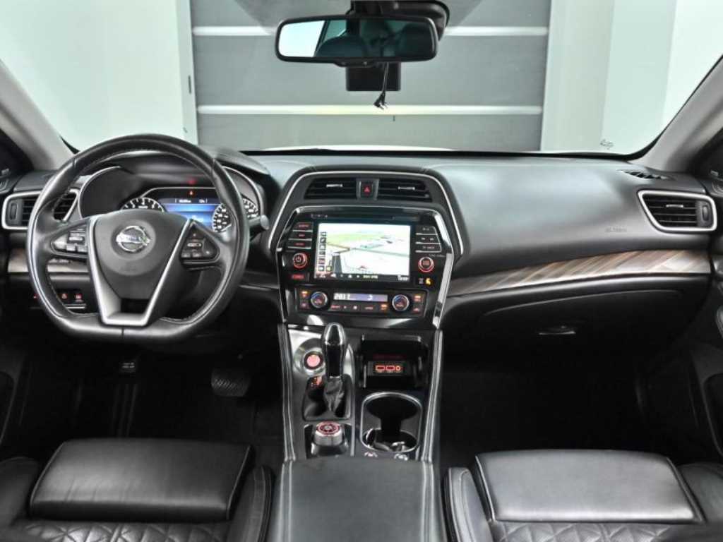 Nissan Maxima - Vista 7
