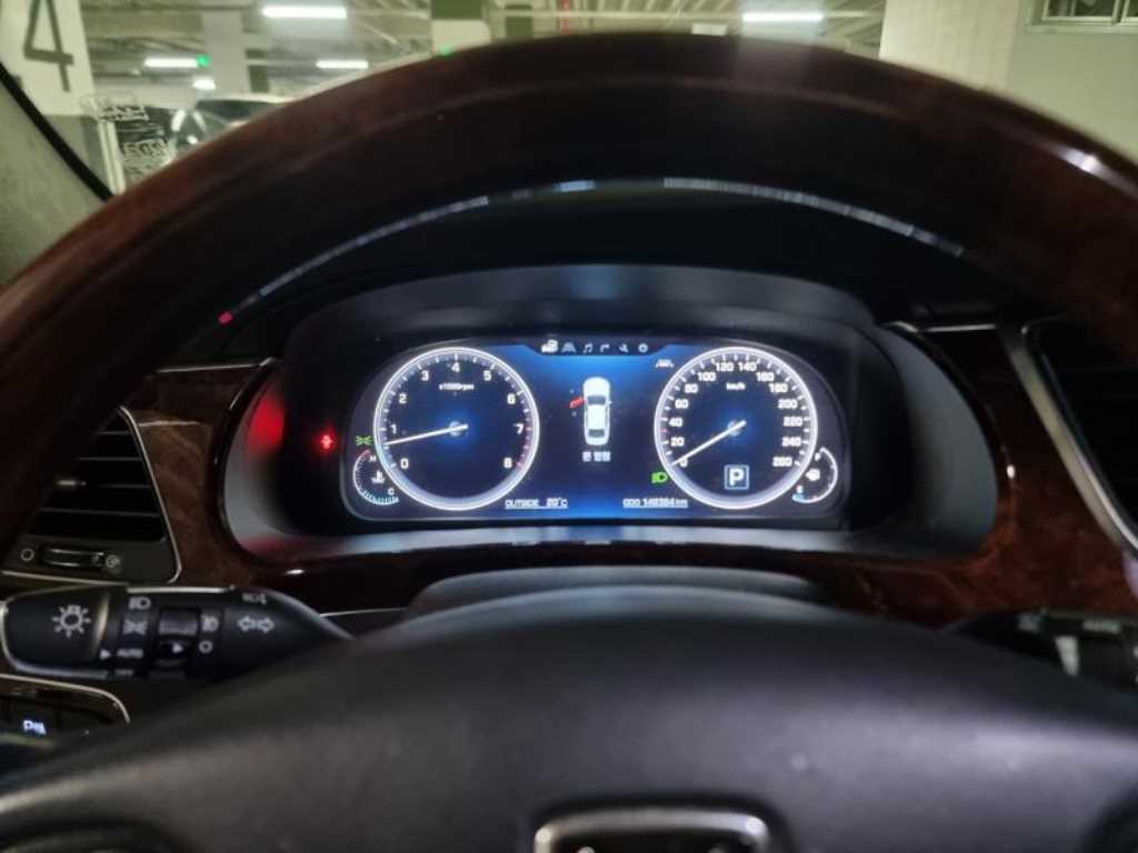 HYUNDAI Equus - Vista 5